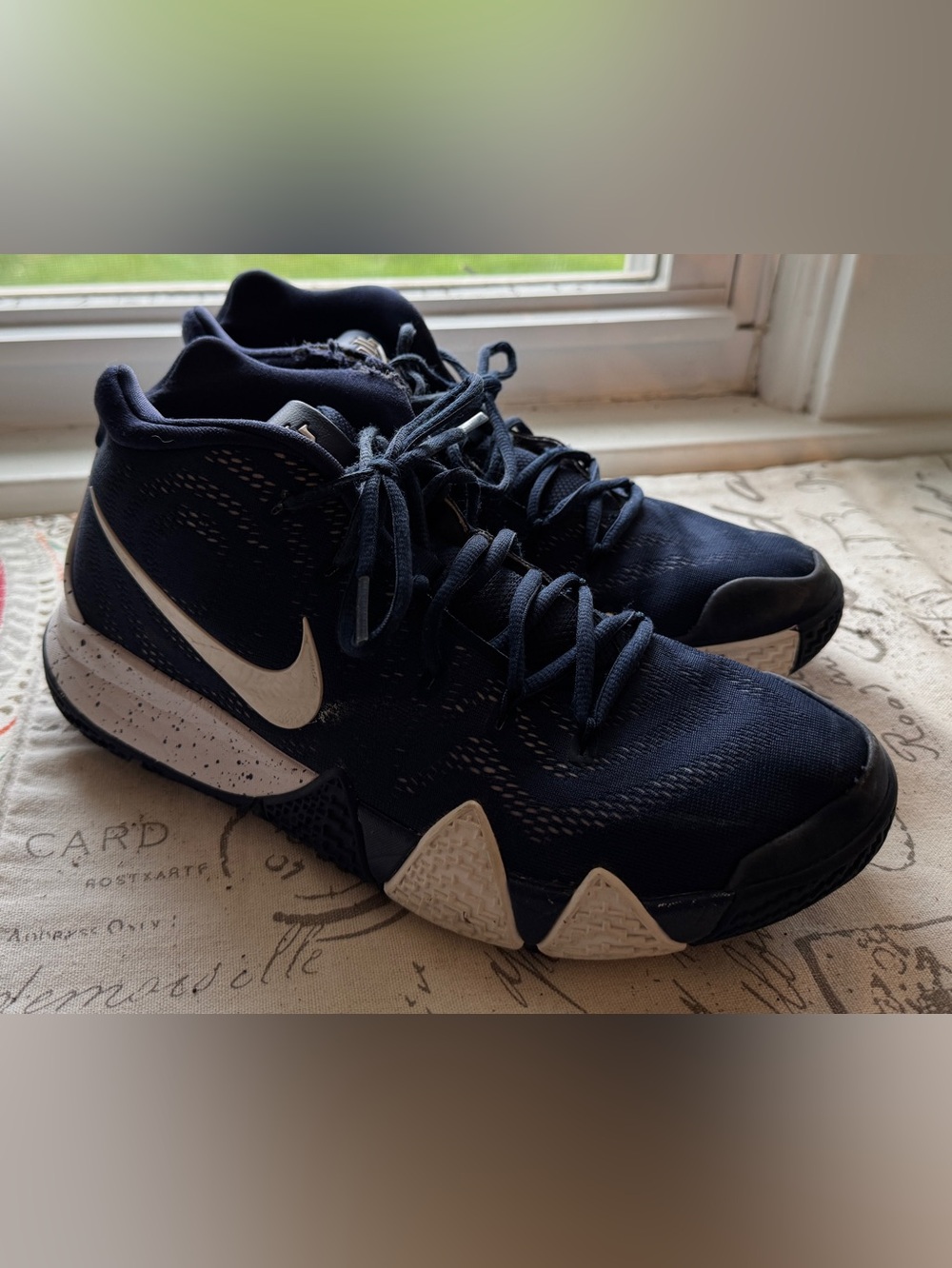 Nike Kyrie Flytrap 2 Mid Basketball Sneakers Navy White Men 9.5